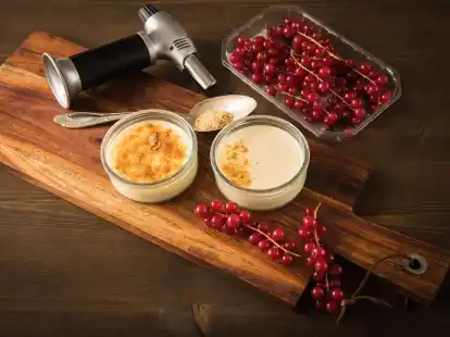 Wer mit einem Flambierbrenner den Zucker auf der Oberfl&auml;che einer Cr&egrave;me br&ucirc;l&eacute;e karamellisiert, kommt ohne Alkohol aus.