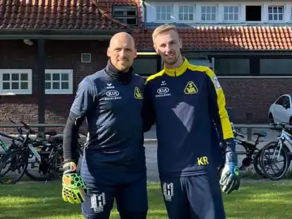 Wechselt aus Wüsting zum SV Atlas: Torhüter Dario Reuter (rechts), mit seinem zukünftigen Torwarttrainer Tobias Duffner