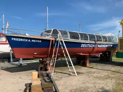 Das Marinemuseum in Wilhelmshaven freut sich: In der Wilhelm Werft wird die Barkasse &bdquo;Friedrich A. Meyer&ldquo; derzeit so ausgebaut, dass sie bald wieder f&uuml;r Hafenrundfahrten genutzt werden kann. Zudem hat der Rumpf einen neuen Anstrich erhalten.