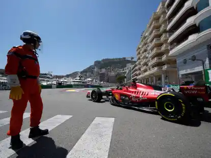 Carlos Sainz ist beim Trainingsauftakt in Monaco die schnellste Runde gefahren.