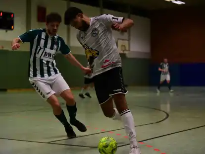 Die Futsal-Falken (grün-weißes Trikot, hier beim 7:1-Heimsieg im März gegen Buchholz) wurden in der vergangenen Regionalliga-Saison Dritter.