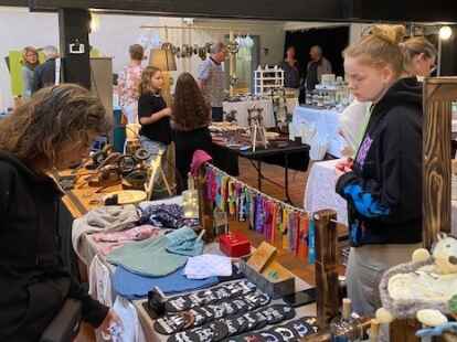 Zu entdecken gab es einiges auf dem Pfingstbasar im Huder Kulturhof.