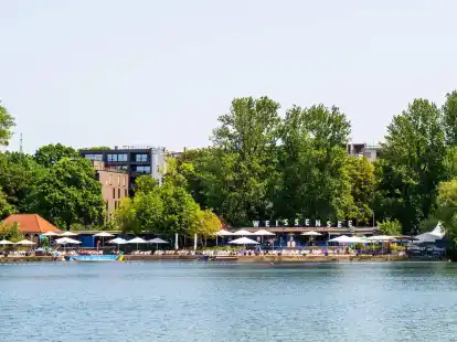 Der Wei&szlig;e See gab dem Stadtteil den Namen. Das Strandbad hier gibt es schon fast 150 Jahre.