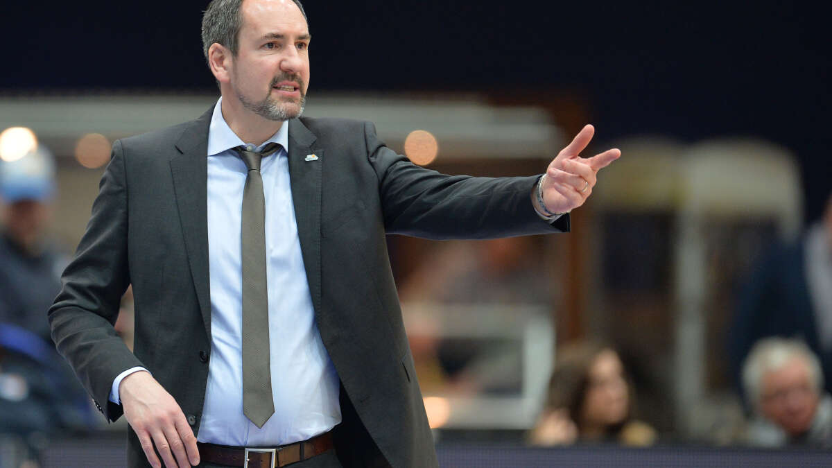 ExTrainer der Baskets Oldenburg Machowski verlängert bei polnischem Erstligisten