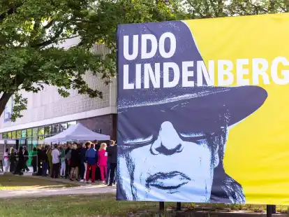 Die Schau &laquo;Udo Lindenberg &ndash; Maler, Musik und gro&szlig;e Show&raquo; ist bis 27. August in der Rostocker Kunsthalle zu sehen.