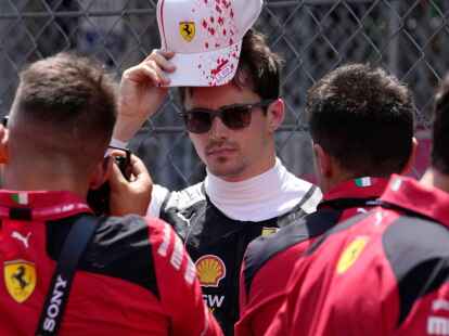 Ferrari-Star Charles Leclerc versteigert seine Rennkleidung f&uuml;r die Unwetter-Opfer in Italien.