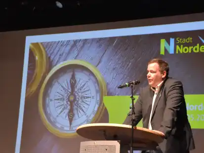 B&uuml;rgermeister Florian Eiben sprach sich offen f&uuml;r juristische Mittel gegen den Landkreis wegen der geplanten Schlie&szlig;ung des Norder Krankenhauses aus.