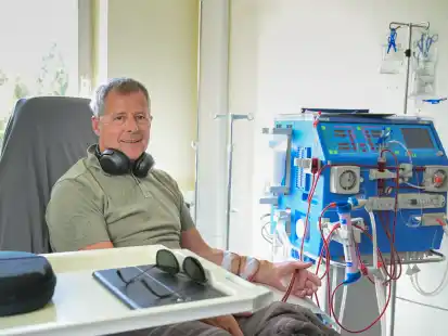 Dreimal w&ouml;chentlich muss Ingo L&uuml;bben aus Butjadingen ans Dialyseger&auml;t in der Nordsee-Dialyse Jadebusen im Vareler St.-Johannes-Hospital. Er wartet auf eine Spenderniere.