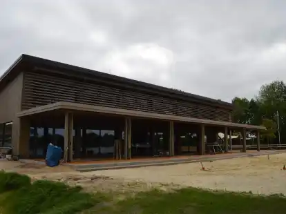 Das neue Ausflugslokal &bdquo;Seeperle&ldquo; am Surfsee in Cloppenburg wird am 21. Juni er&ouml;ffnet.