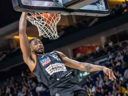 Bruno Caboclo von ratiopharm Ulm &uuml;berragt im dritten Playoff-Halbfinalspiel gegen den FC Bayern M&uuml;nchen.