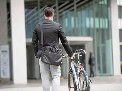 Das  Dienstrad ist eine umweltfreundliche Alternative zum Dienstwagen und kann sich auch steuerlich lohnen &ndash; aber was ist, wenn man es privat nutzen m&ouml;chte?