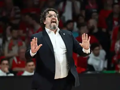 Trainer Andrea Trinchieri wird den FC Bayern verlassen.