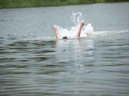 Ertrinken bedeutet nicht immer ein wildes Rudern mit den Armen. Oft ist es unauff&auml;lliger - gerade bei Kindern.