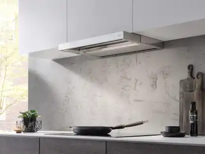 Umluftger&auml;te - wie hier - bieten sich dann an, wenn es keinen Abluftschacht gibt. Die Luft wird gereinigt und str&ouml;mt in die K&uuml;che zur&uuml;ck.