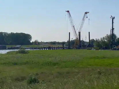 Die Bauarbeiten bei der Friesenbr&uuml;cke schreiten voran.