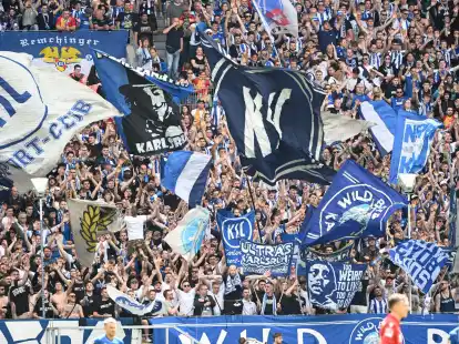 Den Karlsruher Fans wird zur Er&ouml;ffnung des Wildparks etwas geboten.