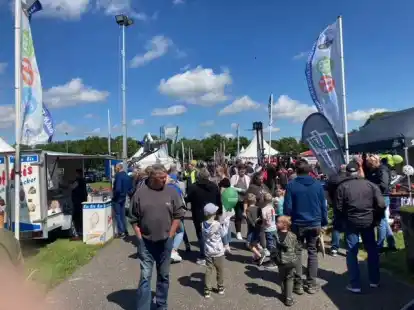 Die Landwirtschaftsmesse in Aurich ist f&uuml;r Besucher und Aussteller immer wieder ein besonderer Moment, um sich &uuml;ber die Produktpalette zu informieren.
