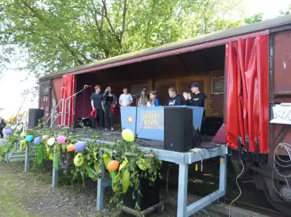 Das Jugend Art Ensembles Jever hat j&uuml;ngst die neue B&uuml;hne am LOK-Kulturzentrum eingeweiht.