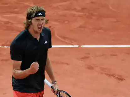Alexander Zverev trifft im Viertelfinale der French Open auf den Argentinier Tom&aacute;s Martin Etcheverry.