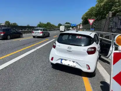 Ein wei&szlig;er Hyundai hat auf der A 28 Warnbaken umgefahren. Der Fahrer blieb im Bereich der Anschlussstelle Oldenburg-Eversten auf dem Seitenstreifen stehen.