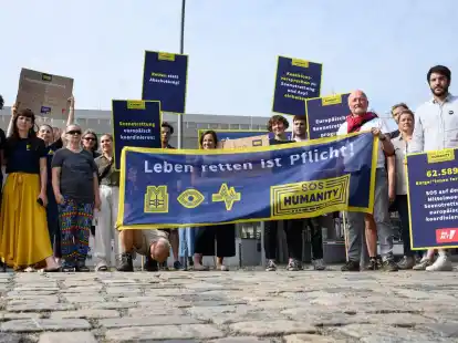 Aktivisten der zivilen Seenotrettungsorganisation SOS Humanity setzen sich f&uuml;r eine europ&auml;isch koordinierte Seenotrettung von Fl&uuml;chtlingen aus dem Mittelmeer ein.
