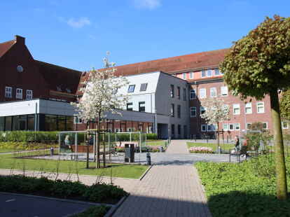Das Nordwest-Krankenhaus Sanderbusch unter dem Dach der Friesland-Kliniken – zukünftig wird sowohl hier als auch am St.-Johannes-Hospital in Varel mit Umbauarbeiten zu rechnen sein.
