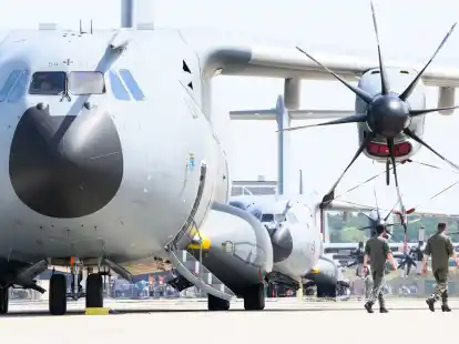 Vorbereitungen am Fliegerhorst Wunstorf: Am Luftwaffen-Man&ouml;ver &bdquo;Air Defender 23&ldquo; nehmen vom 12. bis 23. Juni unter deutscher F&uuml;hrung 25 Nationen und 10 000 Soldaten mit 250 Flugzeugen teil.