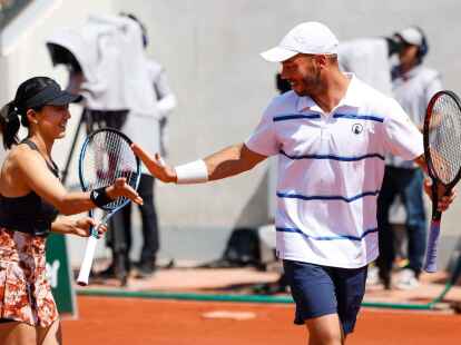 Spielen um den Mixed-Titel in Paris: Tim P&uuml;tz (r) und Miyu Kato.