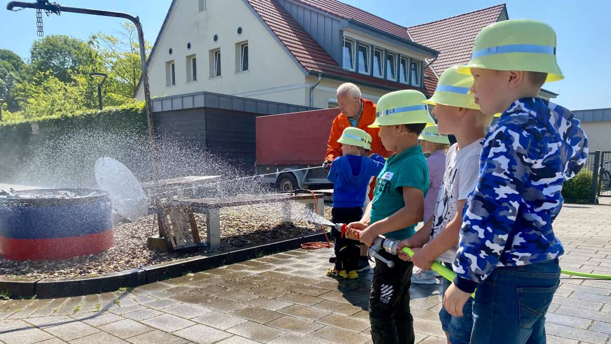 Brandschutzerziehung für Kinder: Braker Kita Tausendfüßler bei ...