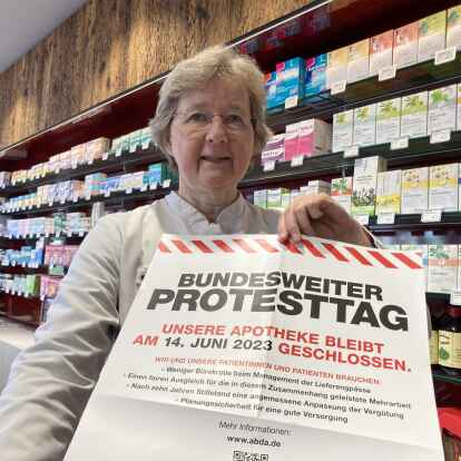 Dr. Gabriele R&ouml;scheisen-Pfeifer ist Bezirksapothekerin in Oldenburg. 185 Apotheken (von Vechta bis zur K&uuml;ste) geh&ouml;ren zu diesem Bezirk: 15 Prozent weniger als noch vor zehn Jahren.