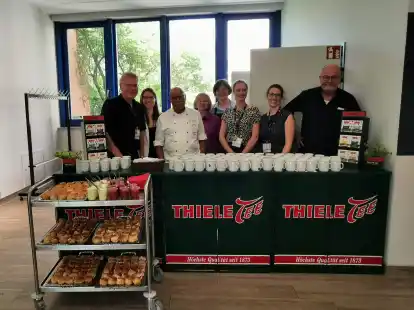 Sieht das lecker aus? Die erstmals in Betrieb genommene Help-yourself-Bar mit Thiele Tee gibt es in diesem Jahr nicht nur bei den Kurzfilmen vom London Short Film Festival (dann mit Scones), sondern auch bei der Samstagsmatinee mit der Kunsthalle.