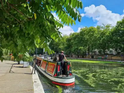 Von Little Venice aus bietet sich eine Bootstour in Richtung Camden an.