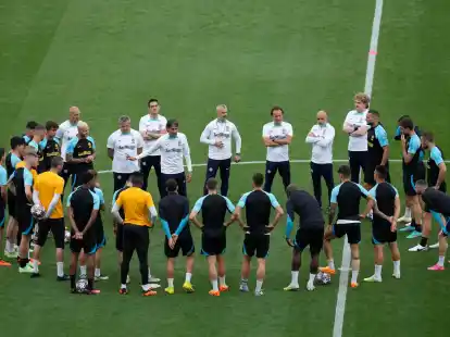 Cheftrainer Simone Inzaghi (M) will mit seinem Team &laquo;Inter-Geschichte&raquo; schreiben.