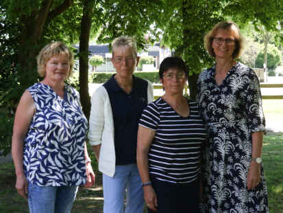Der Vorstand des Landfrauenvereins Oldenbrok (von links):  Monika M&ouml;nnich, Meike Vedde, Ilse Osterthun und Ina Meinardus-M&uuml;ller