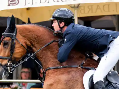 Springreiter Gerrit Nieberg reitet auf Ben.