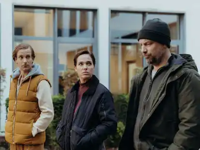 Verena Altenberger hat als Elisabeth Eyckhoff (m.) ihren letzten Fall gel&ouml;st.