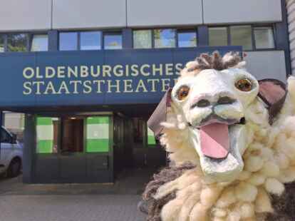 Tamo vom Deich ist das Sinnbild des Oldenburgischen Staatstheater f&uuml;r die Kinderkonzerte &ndash; der Schafbock erfreut sich h&ouml;chster Beliebtheit. Das Schaf wird von Maik Evers gespielt und ist in Kooperation mit unserem Musikvermittler Antonio Planelles Gallego entstanden.