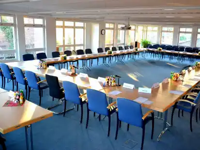 Hier tagen die Erwachsenen: der Sitzungssaal im Ganderkeseer Rathaus. Mit der Wiederbelebung des Jugendrats will die Gemeinde Jugendliche an die Kommunalpolitik heranf&uuml;hren.