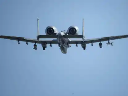 Ein A-10 Thunderbolt II-Kampfjet startet am Fliegerhorst Schleswig/Jagel.