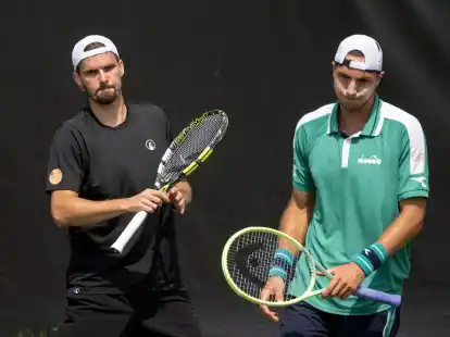 Oscar Otte (l) und Jan-Lennard Struff reagieren.
