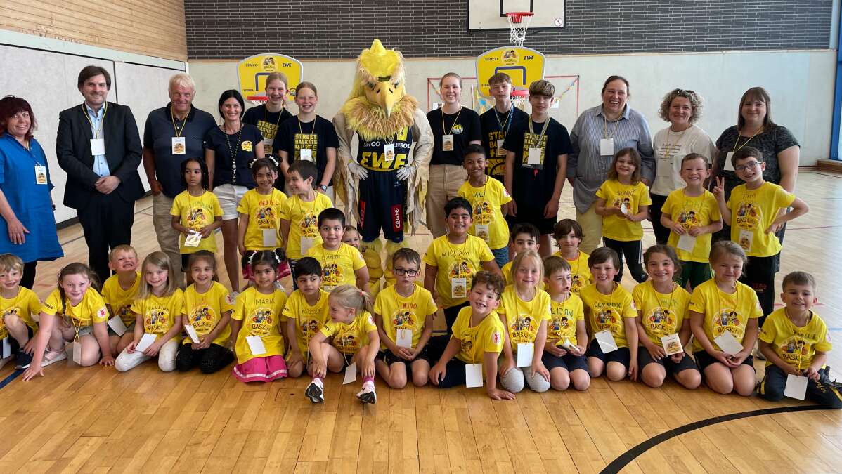 Nordenham: Kindergarten-Kinder lernen Basketball