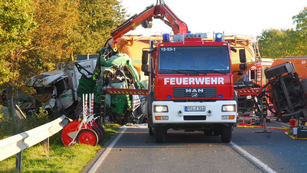 LkwUnfall auf B210 bei Jever Zeugin belastet Beschuldigten schwer
