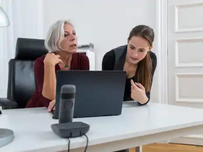 Vorab einmal reinschnuppern: Wer sich beruflich umorientieren will, sollte m&ouml;gliche Alternativen am besten nicht nur gedanklich durchspielen.