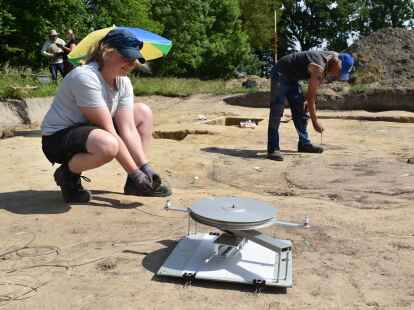 Mit einem seltenen Pantografen lassen sich markierte Bodenverf&auml;rbungen ideal im Ma&szlig;stab 1 : 50 nachzeichnen.