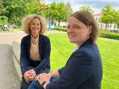 Wollen junge Menschen bei ihrer Entwicklung unterst&uuml;tzen: Monika Engelmann-B&ouml;lts (Fachdienst B&uuml;rgerschaftliches Engagement, links) und Jobpatin Lina V&ouml;lz.