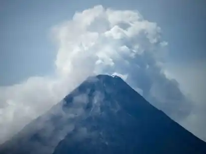 Der Mayon ist wegen seiner malerischen Kegelform ein beliebter Anziehungspunkt f&uuml;r Touristen auf den Philippinen, aber er ist auch der aktivste der Vulkane des Archipels.