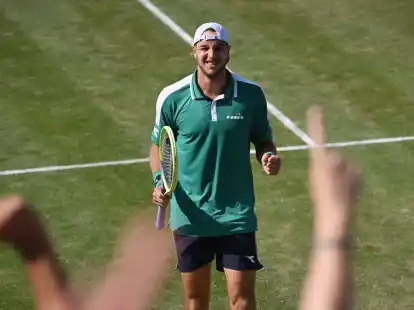 Jan-Lennard Struff jubelt &uuml;ber seinen Finaleinzug in Stuttgart.