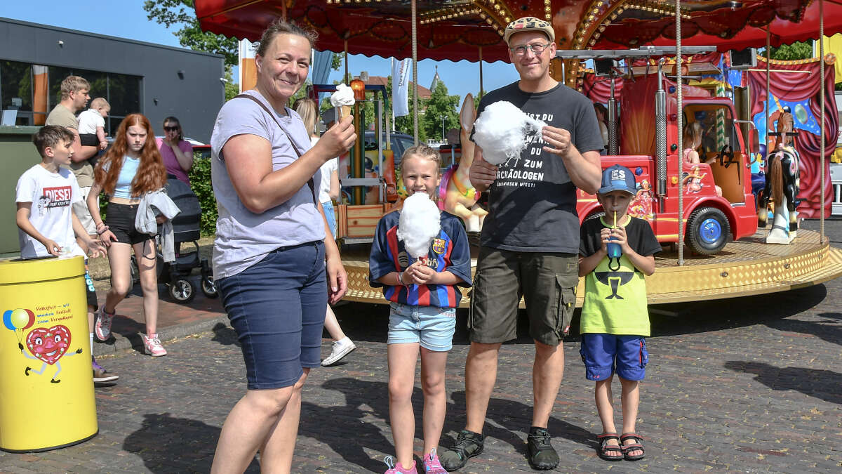 Neuenburg In Der Friesischen Wehde Jahrmarkt Lockt Besucher Neuenburg In Der Friesischen Wehde Jahrmarkt Lockt Besucher