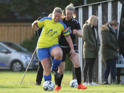 Die Fu&szlig;ballerinnen der SG Gro&szlig;enmeer/Bardenfleth (am Ball) blicken auf eine starke Saison zur&uuml;ck.