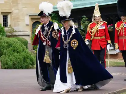 K&ouml;nig Charles III. und K&ouml;nigin Camilla nehmen an der j&auml;hrlichen Zeremonie des Hosenbandordens (&laquo;Order of the Garter&raquo;) in der St. George's Chapel teil.